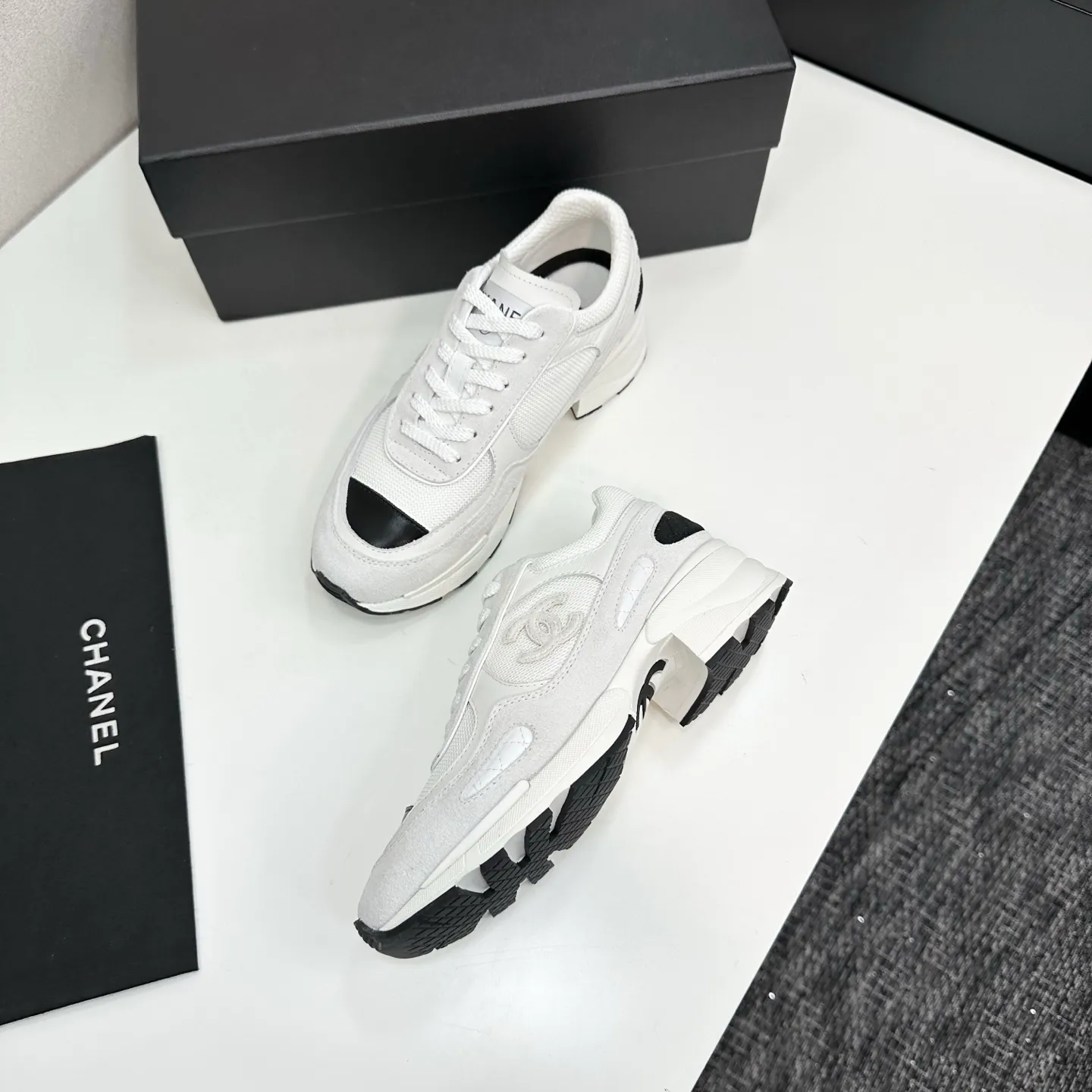 👟👟Ex-factory price 640👟👟Chanel Panda Shoes! 2025 counter's top casual sports shoes. This classic design; the upper is electro-embroidered with a variety of techniques; the outsole is fashionable and sporty; the unusual inclusion of a variety of color matching elements... The diversified mix and match is very good-looking and versatile, and can be used for leisure, fashion, sports, and outdoor... ꫛꫀꪝ Go➫ Materials: ❶Upper made of: original imported first-layer silk cowhide + original waterproof cloth + original first-layer cowhide ❷Inner lining: Original Yangli+wang ❸ Outsole based on: Original TPU combination outsole Counter boutique packaging complete set for women 35–41